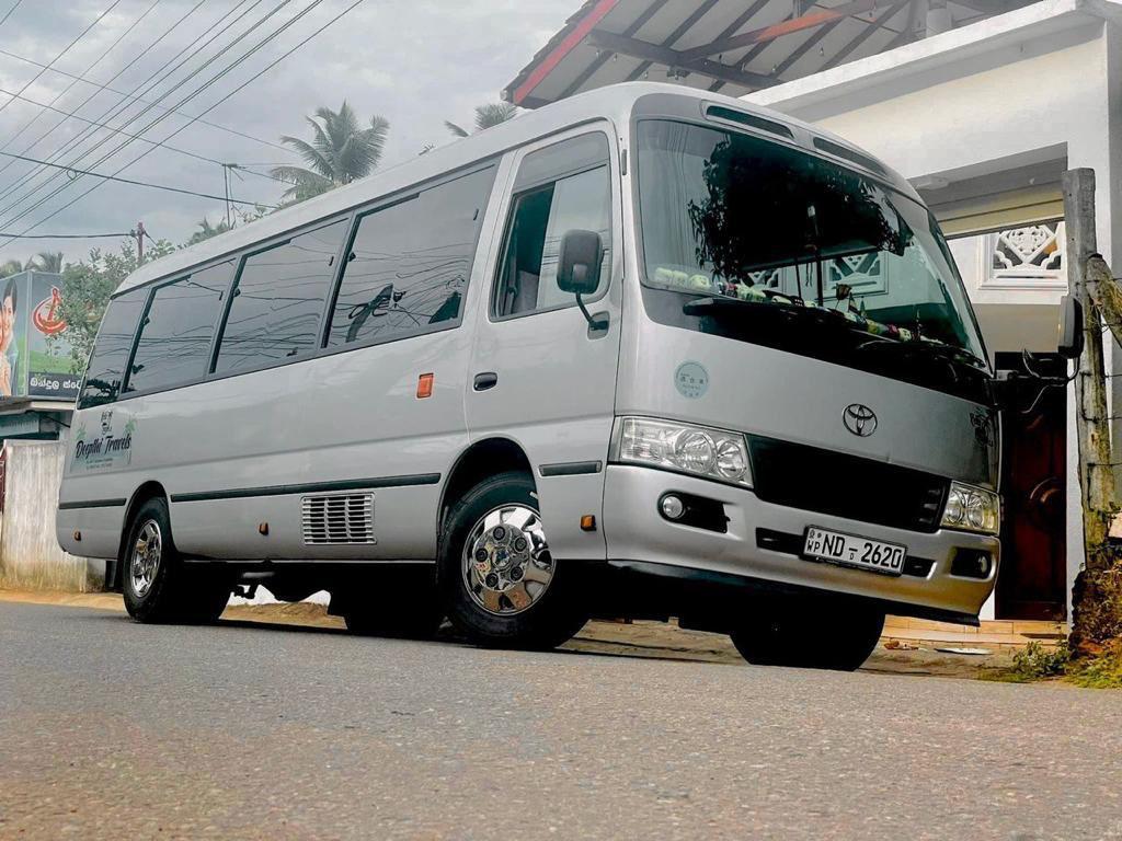 27 seater mini coach